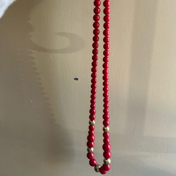 Vintage Elegant Red and Gold Beaded Necklace - Picture 7 of 7